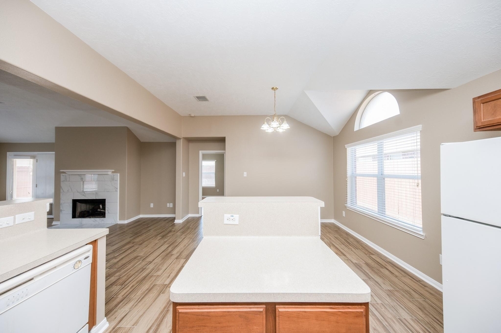 19247 Dillsbury Court - Photo 14