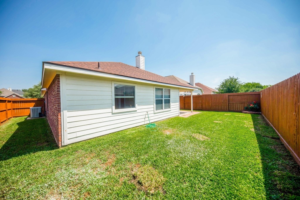 19247 Dillsbury Court - Photo 3