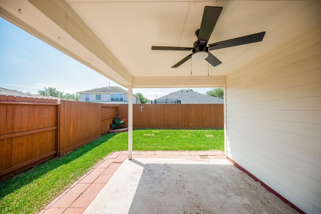 19247 Dillsbury Court - Photo 4