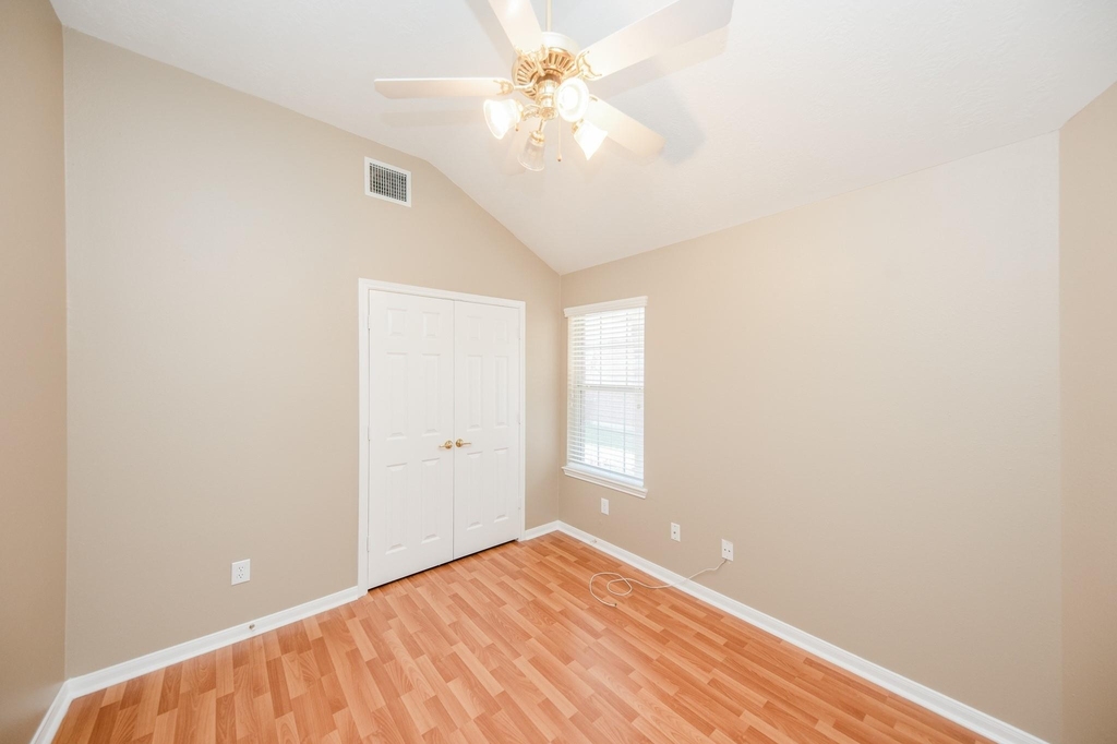19247 Dillsbury Court - Photo 9