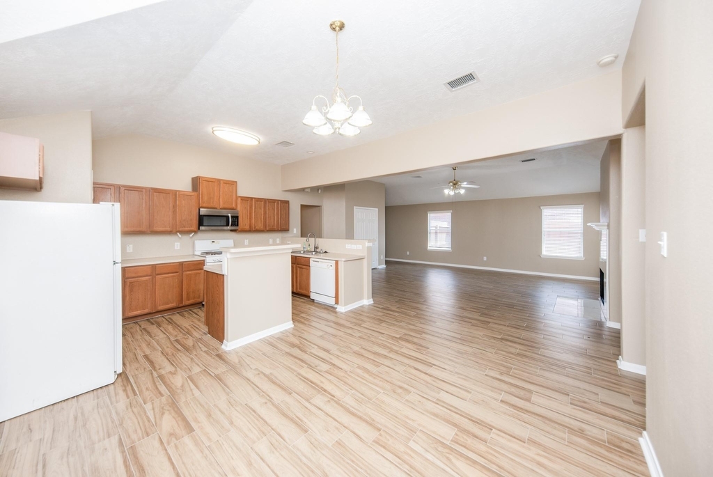 19247 Dillsbury Court - Photo 16