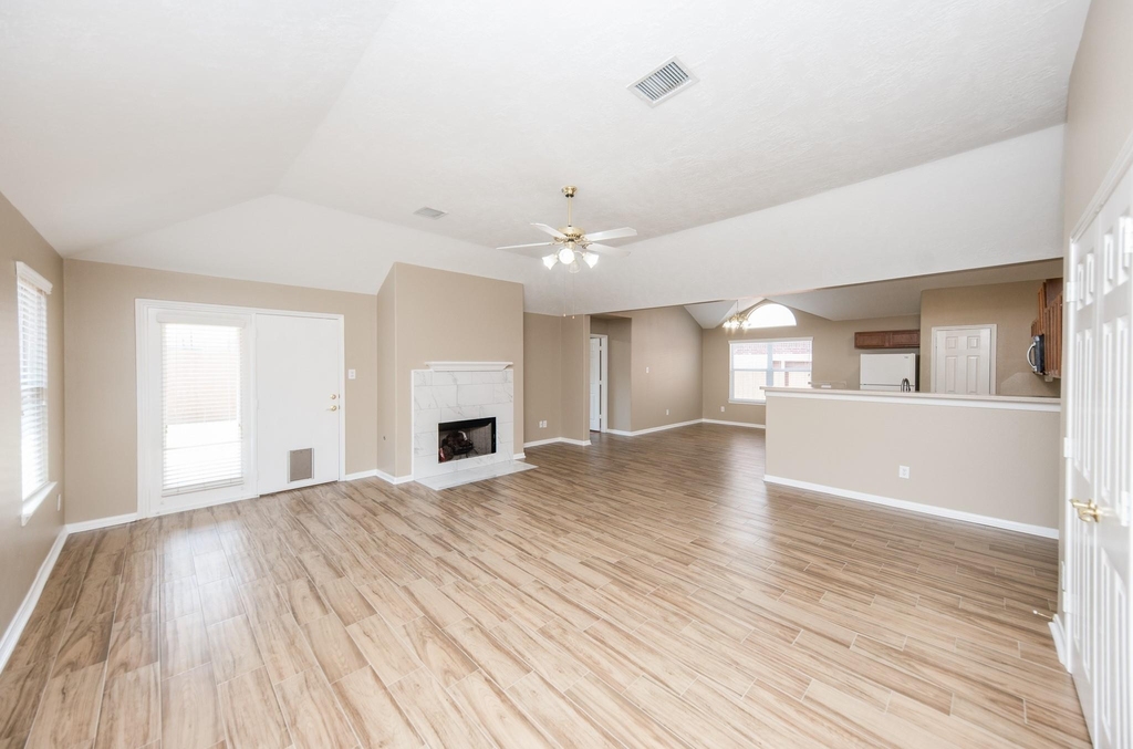 19247 Dillsbury Court - Photo 5