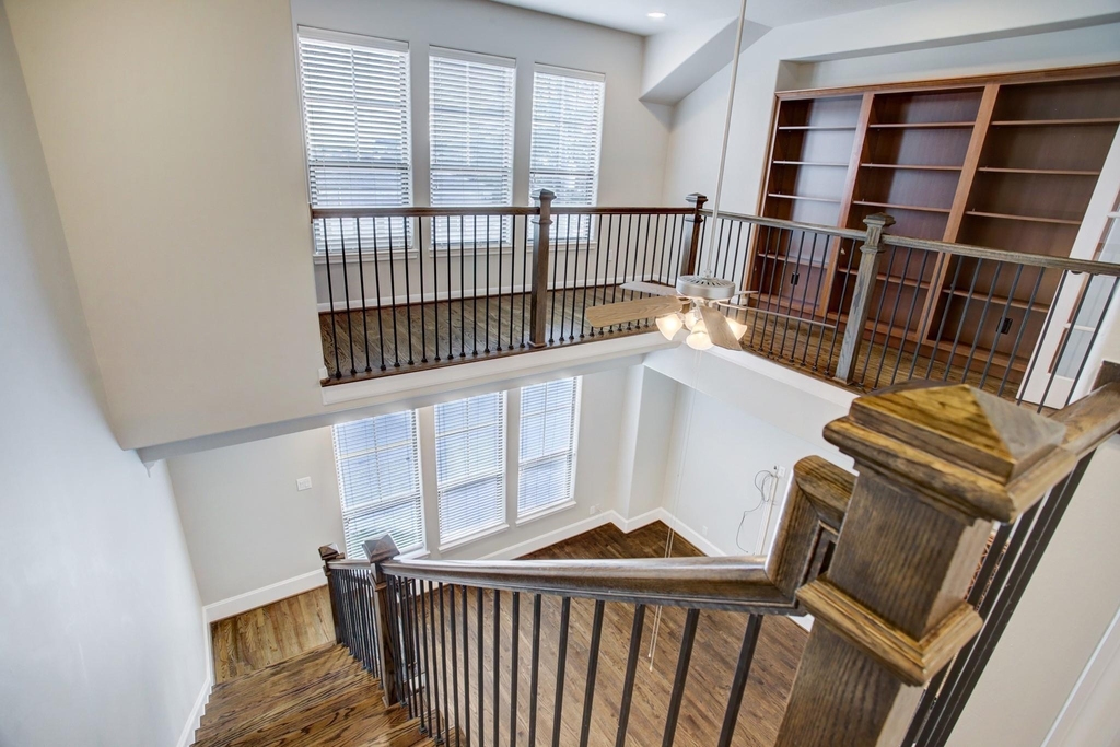 1046 W 23rd Street - Photo 13