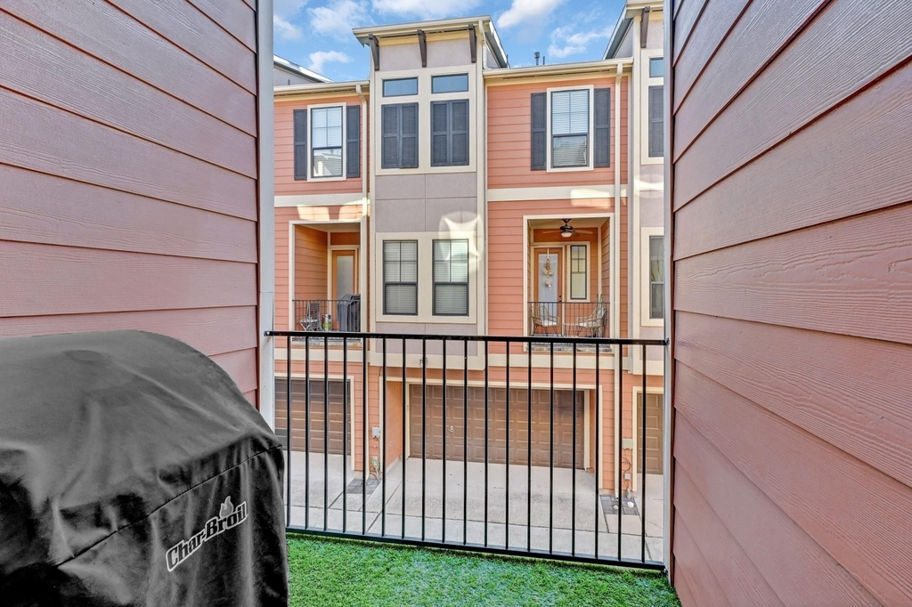 1046 W 23rd Street - Photo 17