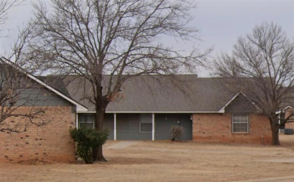 802 W 15th Street - Photo 3
