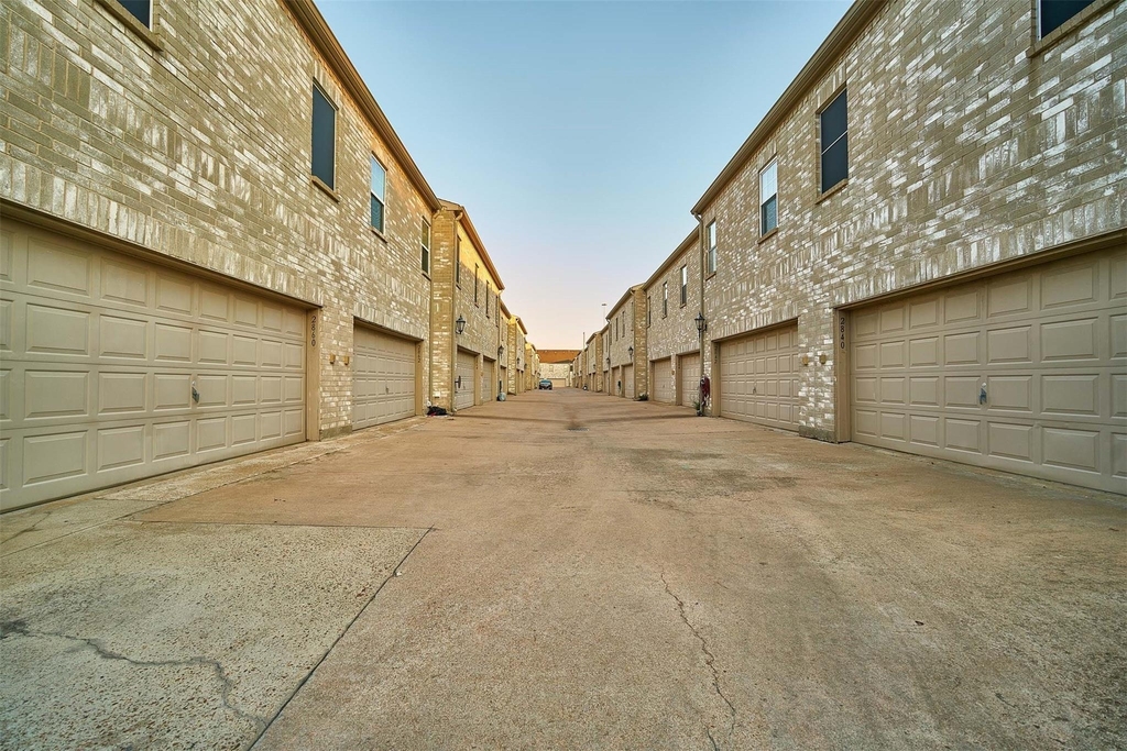 2816 Holly Hall Street - Photo 23