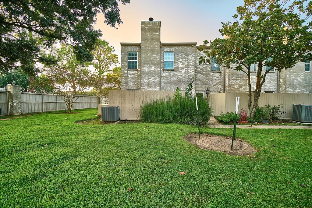 2816 Holly Hall Street - Photo 21