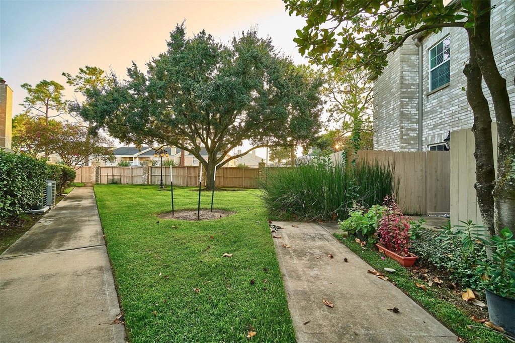 2816 Holly Hall Street - Photo 20