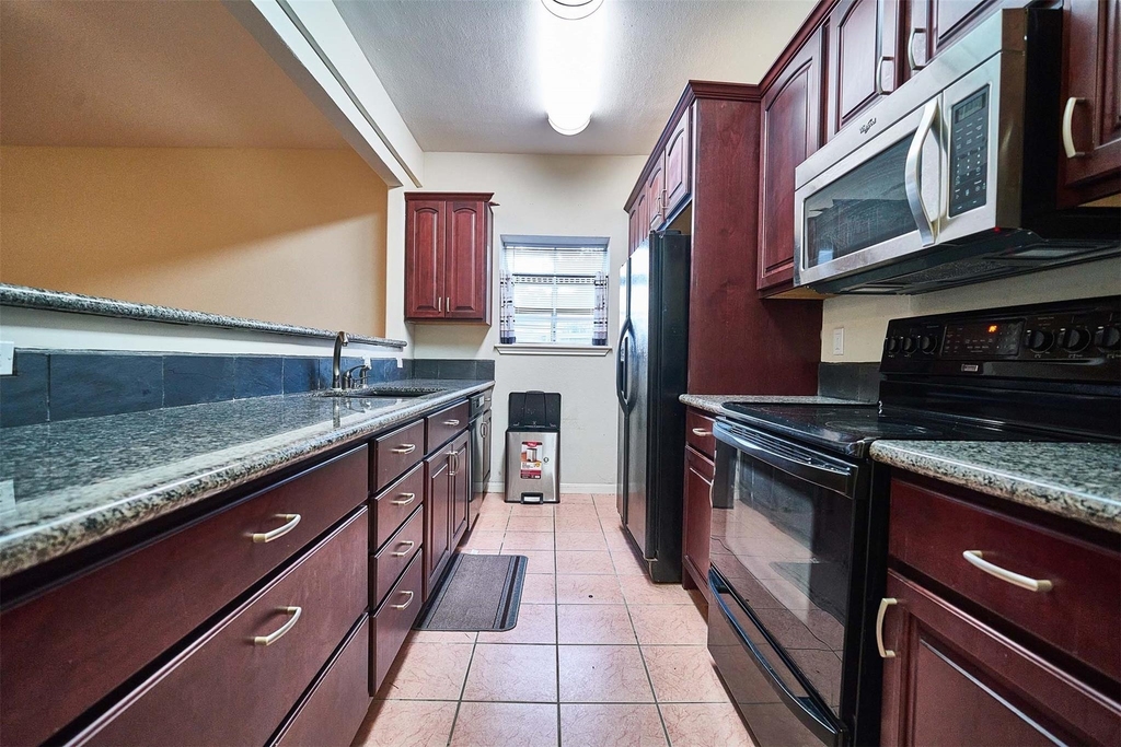 2816 Holly Hall Street - Photo 5