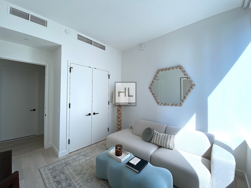 West 60th Street - Photo 3