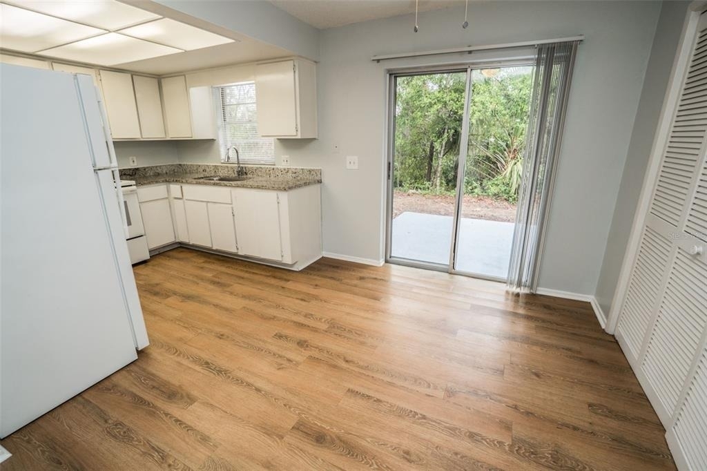 1277 Sylvia Avenue - Photo 2