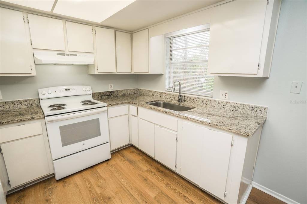1277 Sylvia Avenue - Photo 4