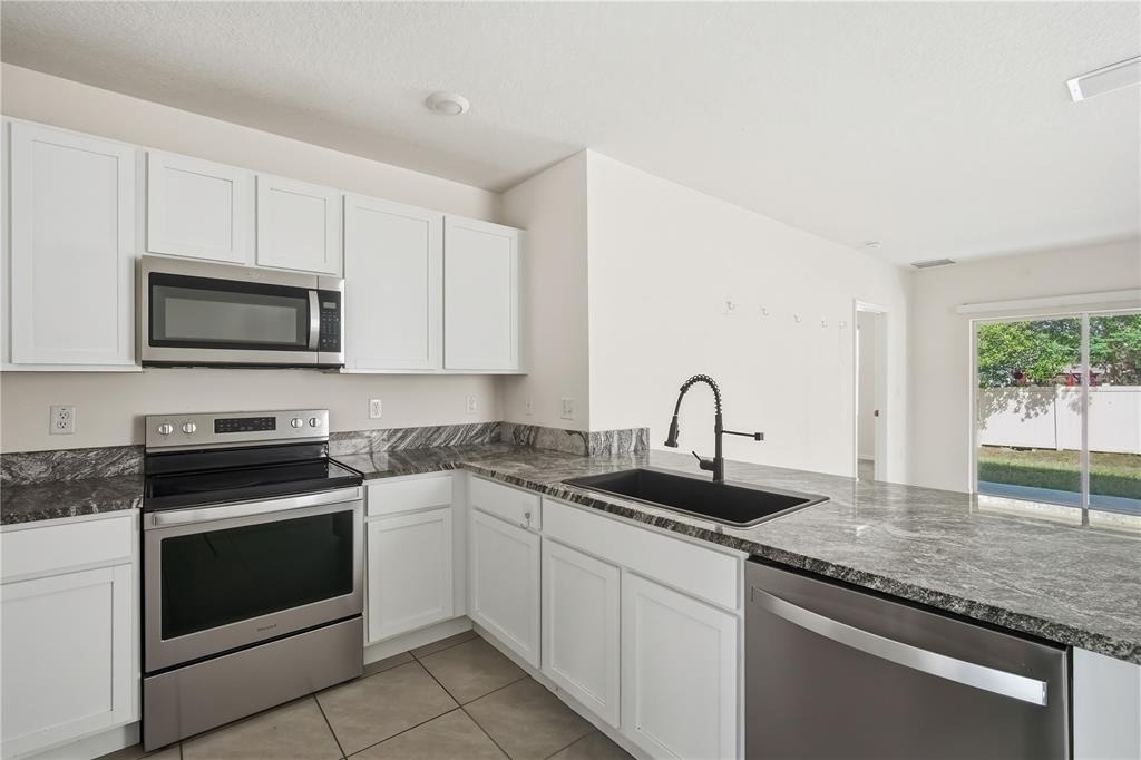 5217 Hillside Meadow Place - Photo 7