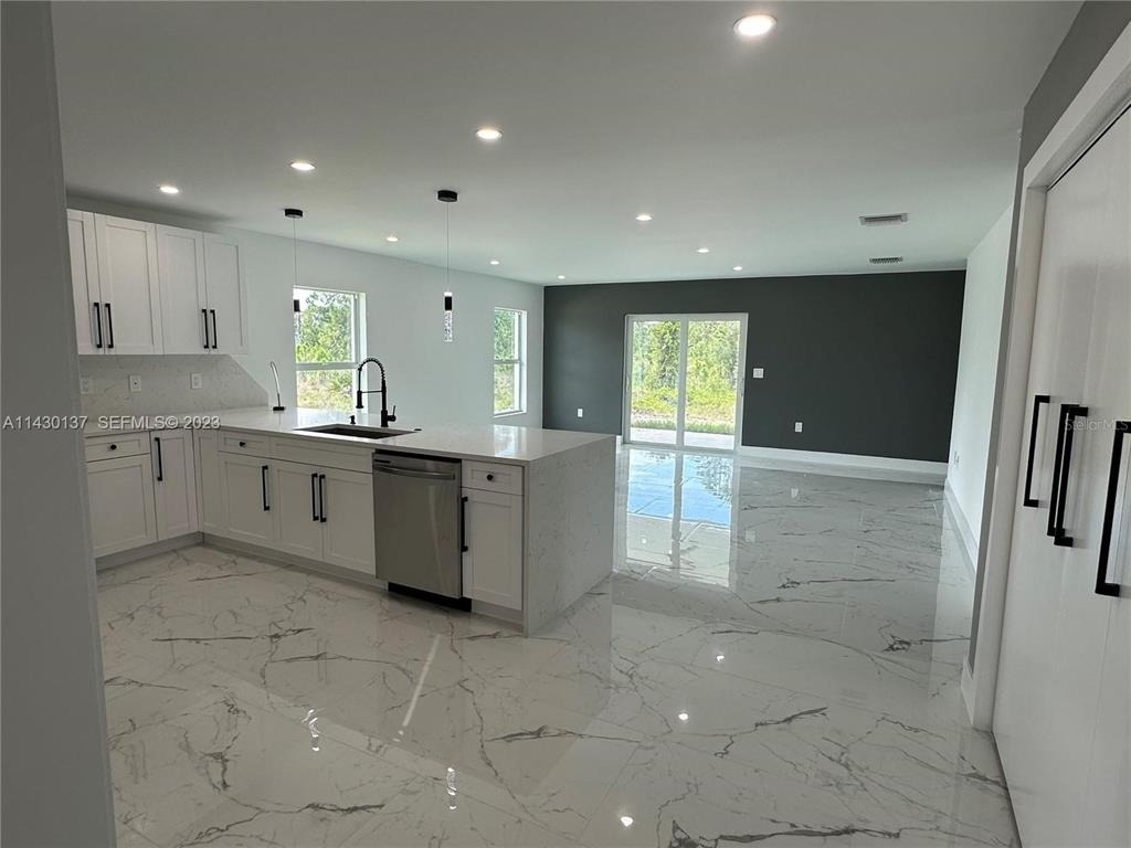 1125 Milwaukee Boulevard - Photo 5
