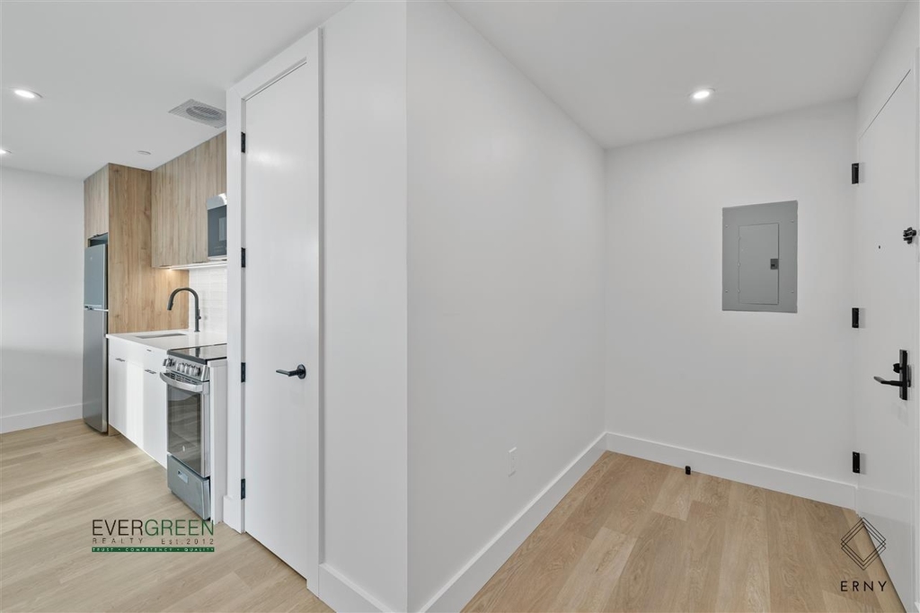 80 Linden Blvd - Photo 8