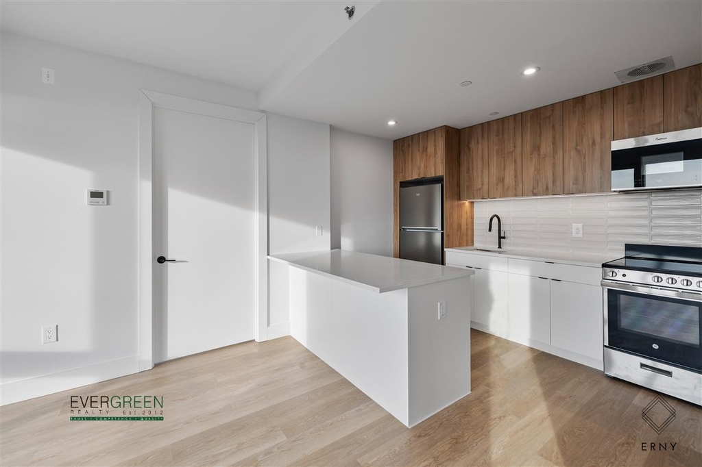 80 Linden Blvd - Photo 0