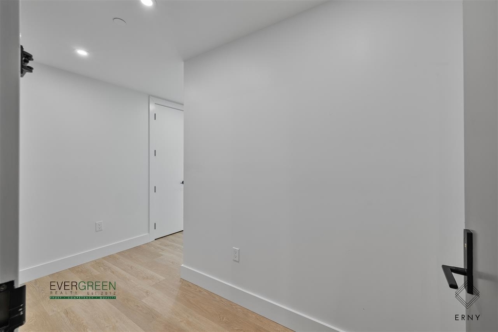 80 Linden Blvd - Photo 12