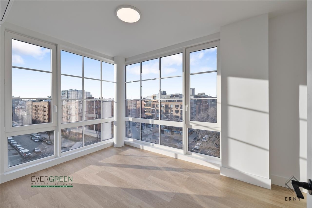 80 Linden Blvd - Photo 4