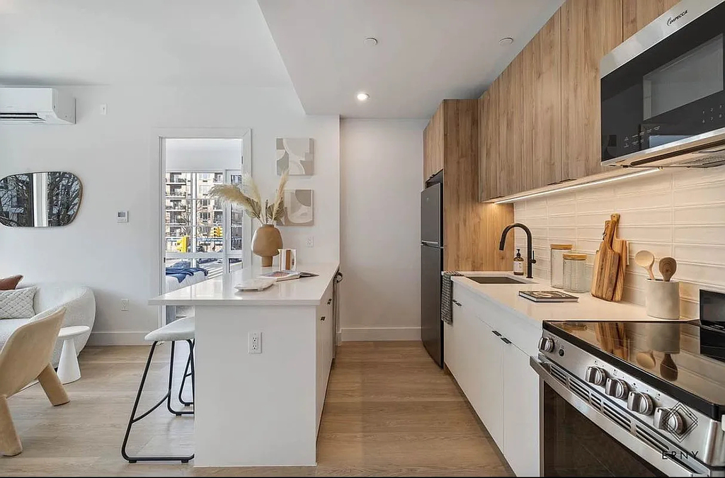 80 Linden Blvd - Photo 2