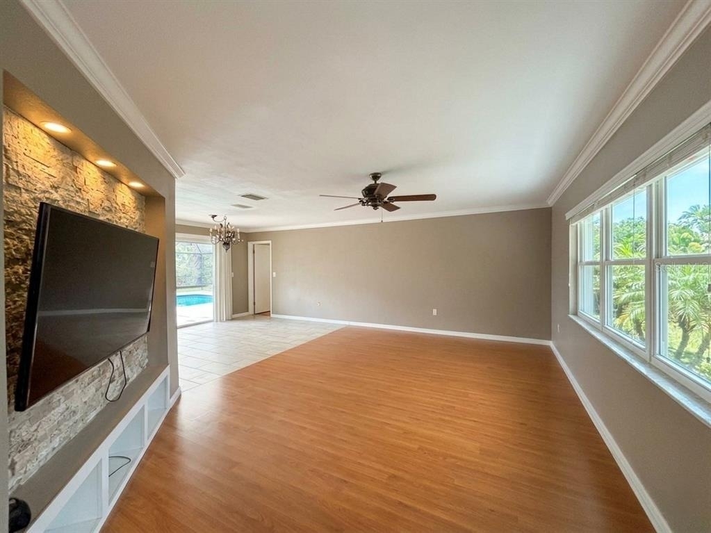 116 Holmes Place - Photo 2