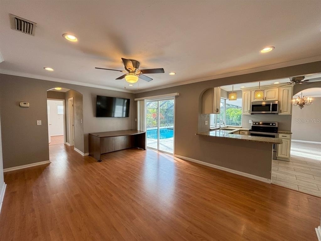 116 Holmes Place - Photo 8