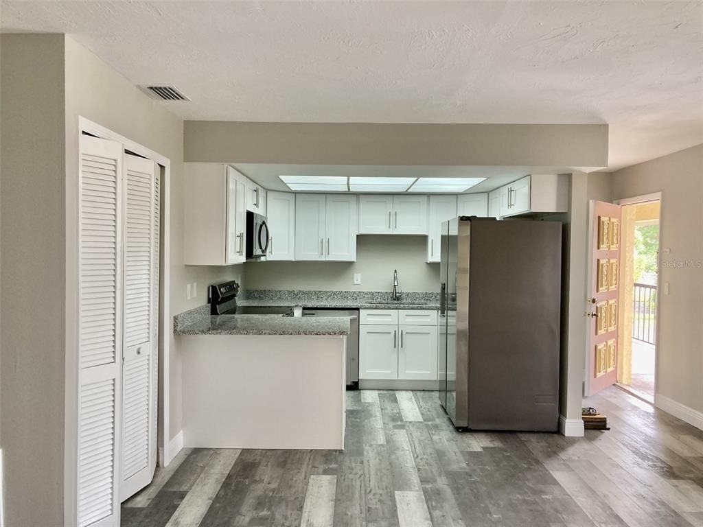 5008 Manatee Avenue W - Photo 2