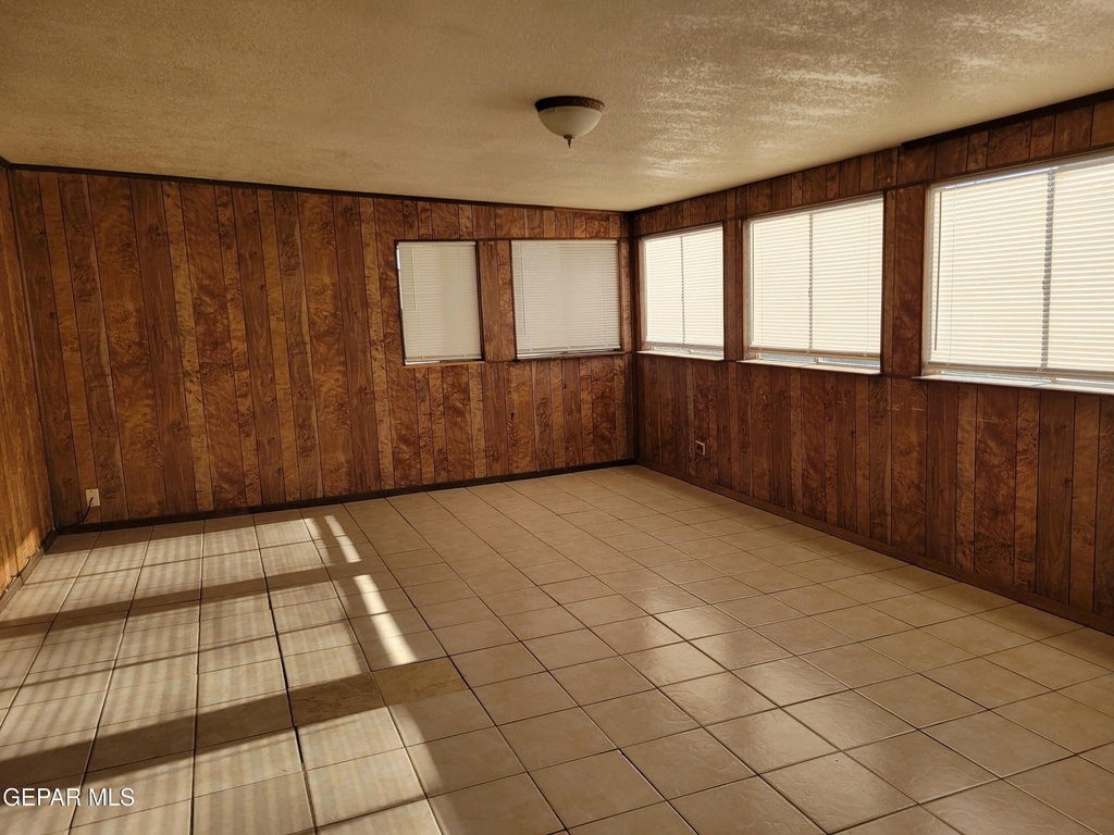 9513 Fairfax Street - Photo 2