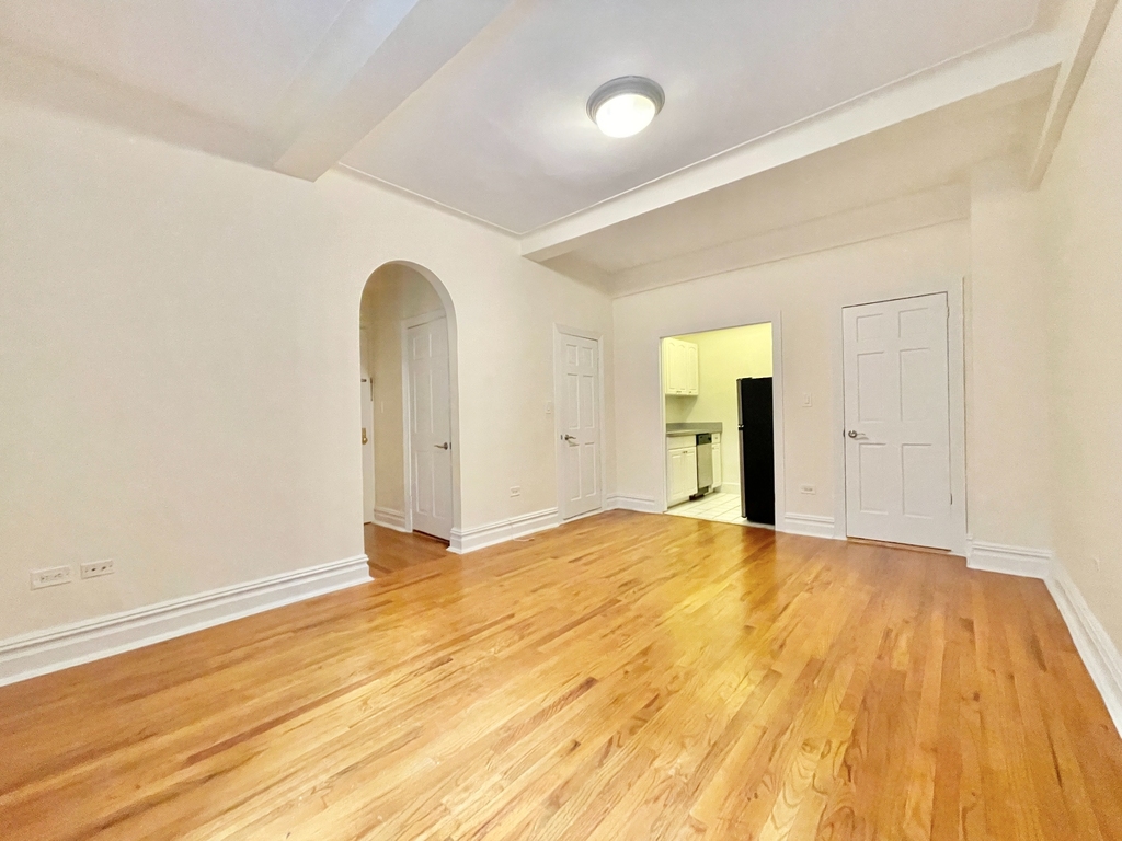 East 11th Street & 2nd Avenue - Photo 2