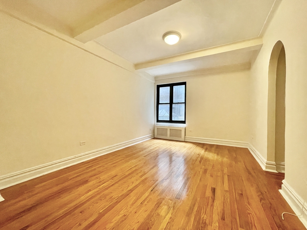 East 11th Street & 2nd Avenue - Photo 1