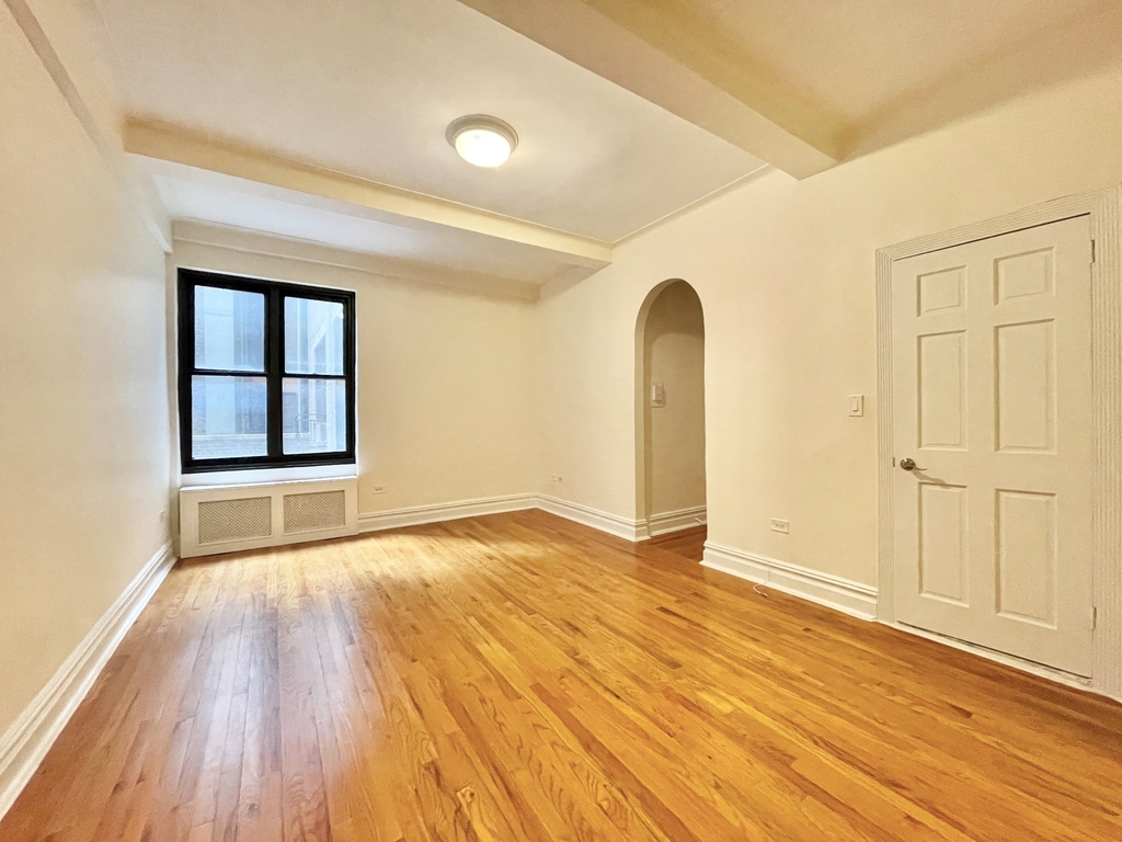 East 11th Street & 2nd Avenue - Photo 0