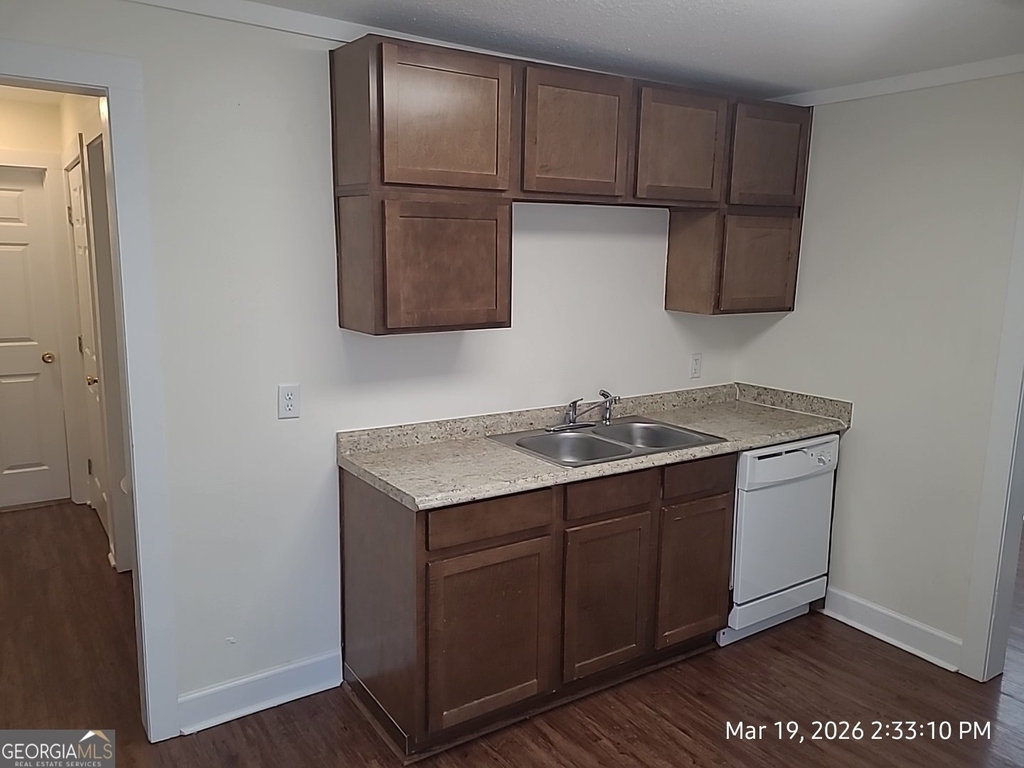 802 W Moore Street - Photo 4