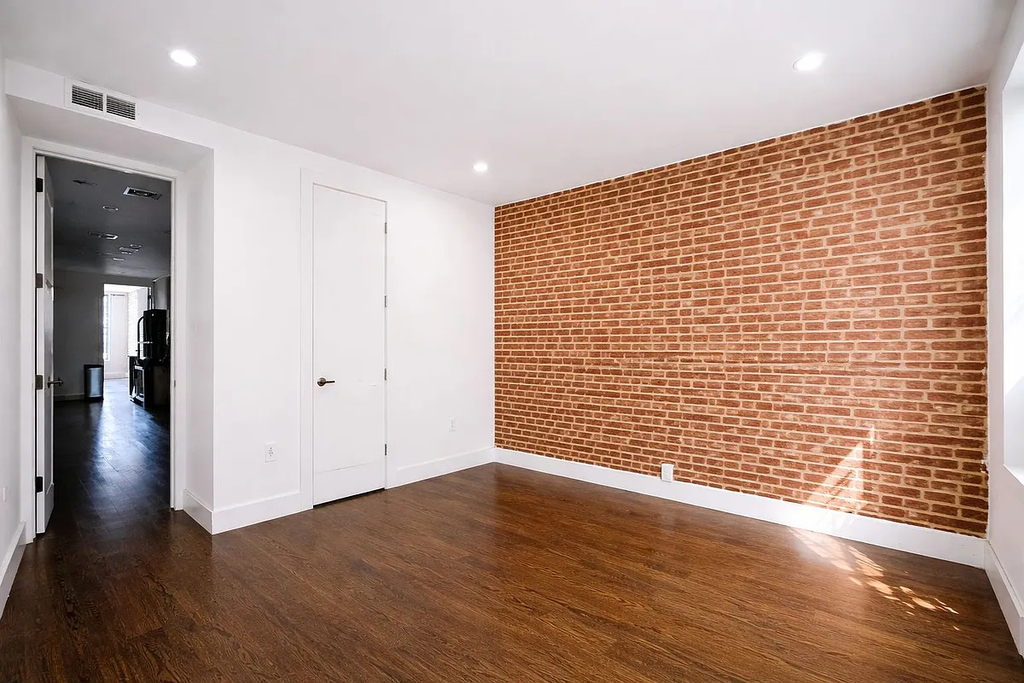 558 Kosciuszko Street - Photo 5