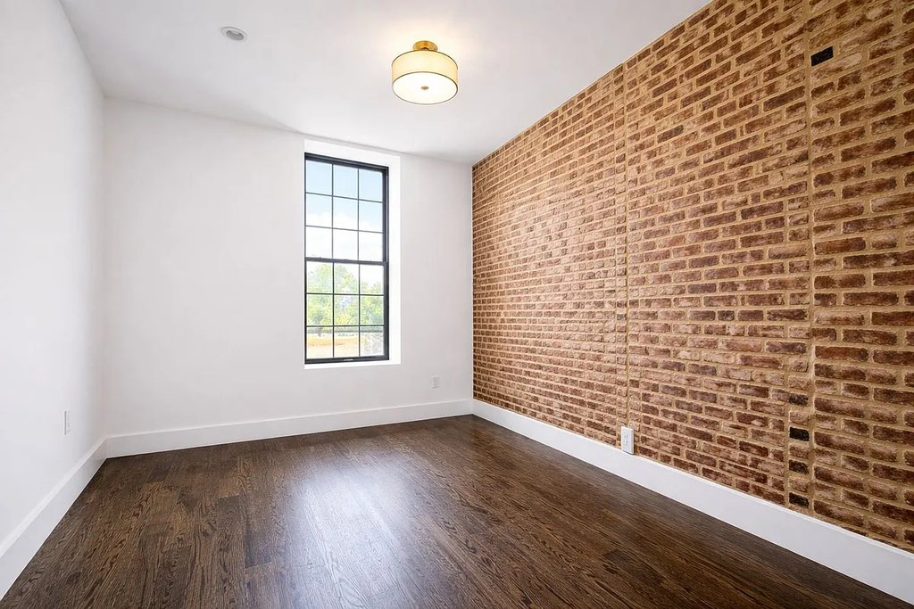 558 Kosciuszko Street - Photo 4