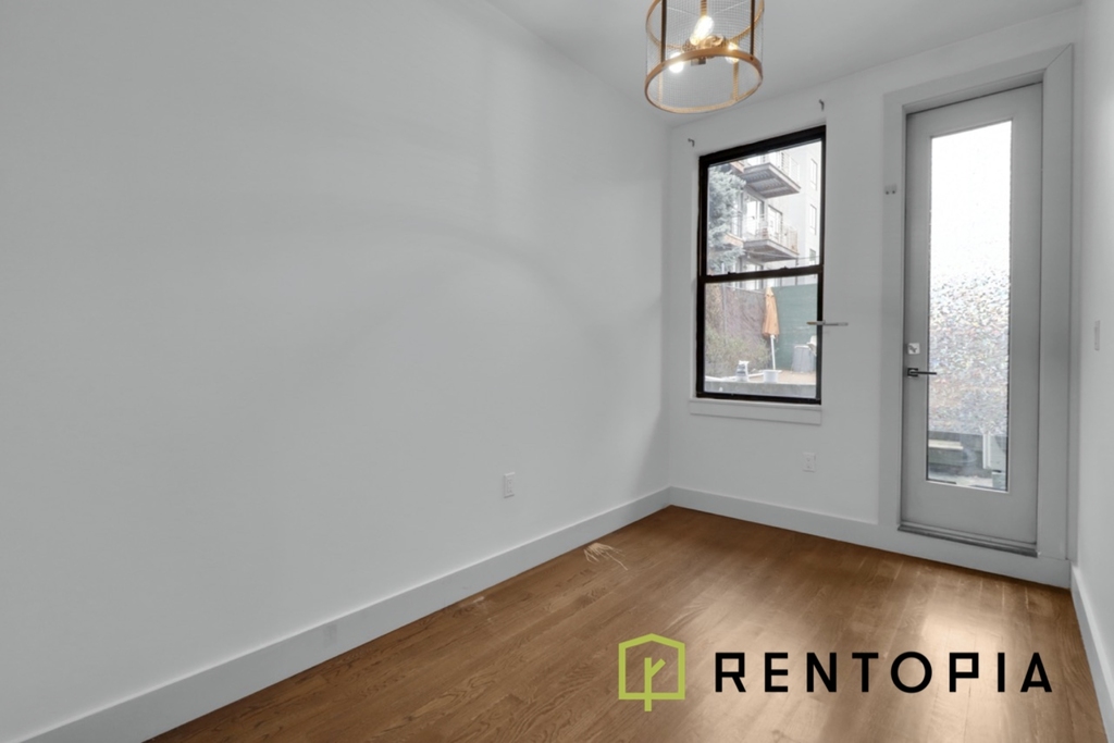 376 Graham Avenue - Photo 3