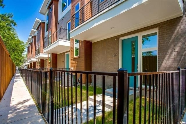 4620 Munger Avenue - Photo 3
