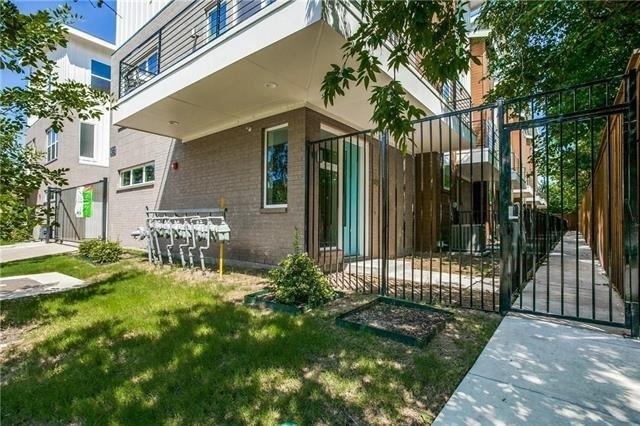 4620 Munger Avenue - Photo 2