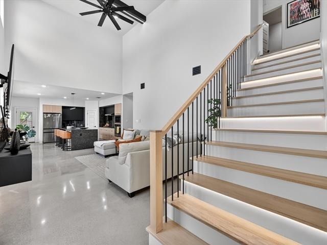 1941 Glenmore Avenue - Photo 5