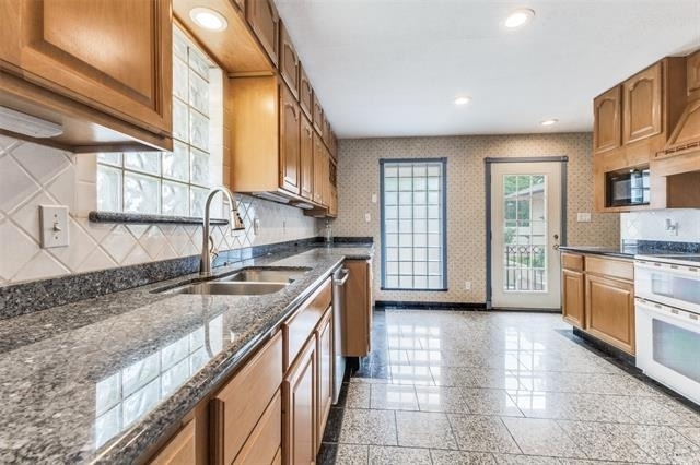 9210 Larchwood Drive - Photo 4