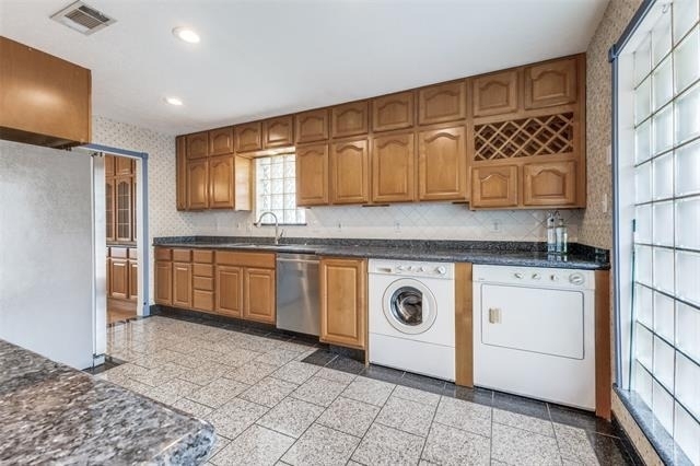 9210 Larchwood Drive - Photo 3