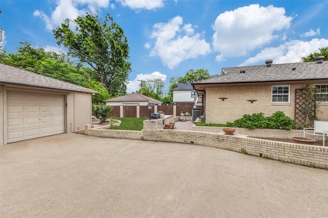 9210 Larchwood Drive - Photo 10