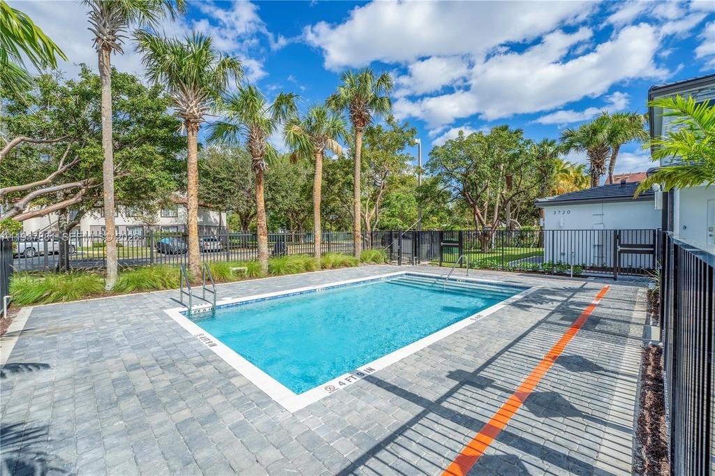 5085 Sw 37th - Photo 3