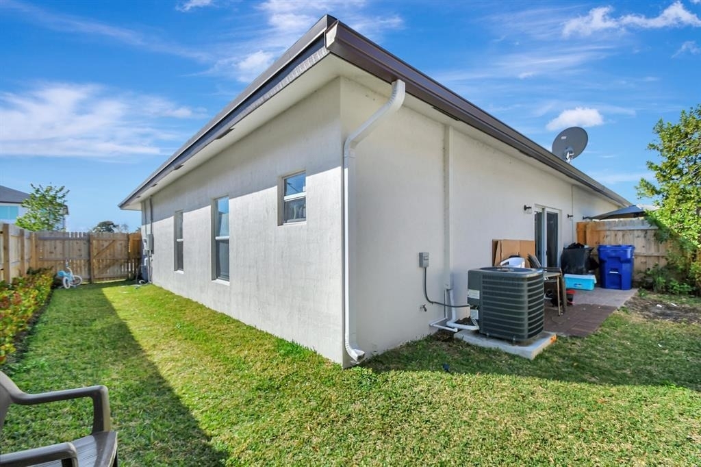 1562 W 26th Court - Photo 15