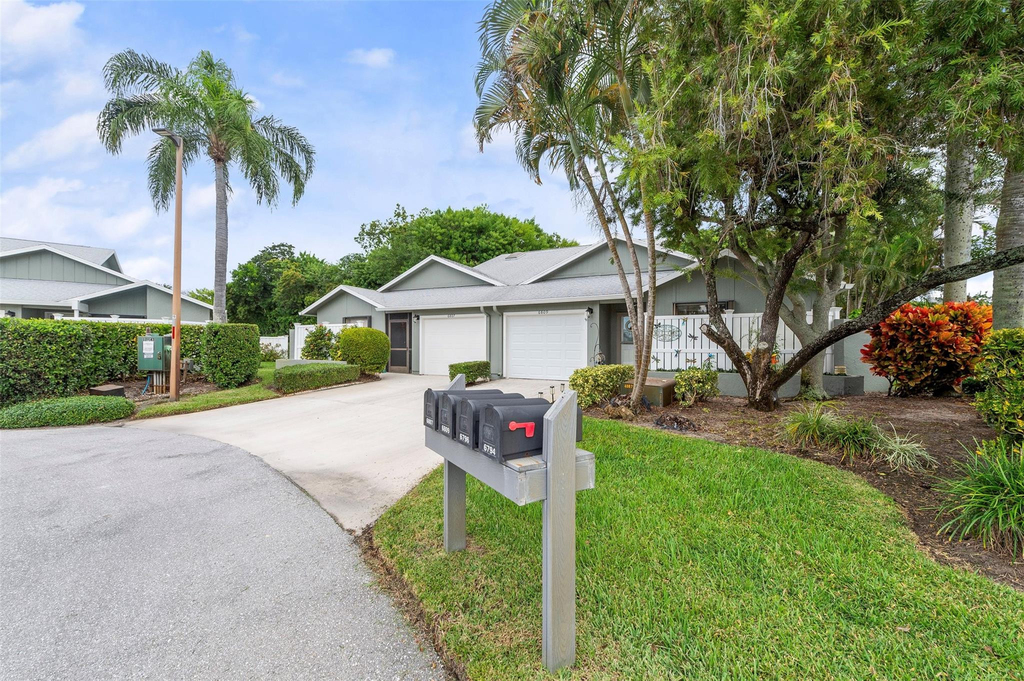 6809 Se Yorktown Drive - Photo 1