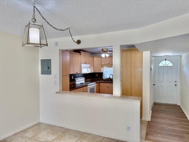 8940 S Hollybrook Boulevard - Photo 2