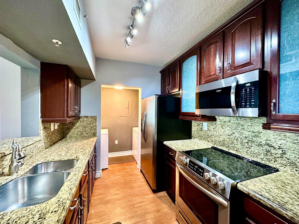 3020 Ne 32nd Avenue - Photo 7