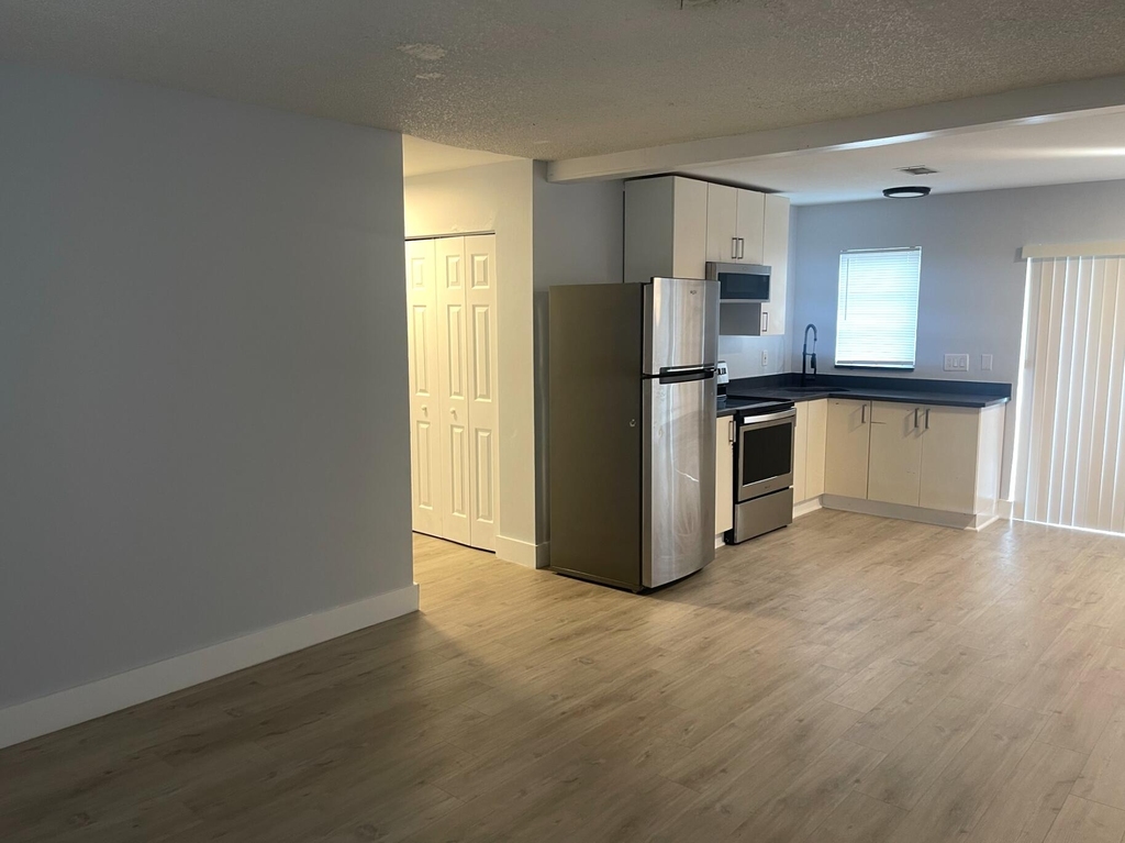 780 Ne 46th Court - Photo 2