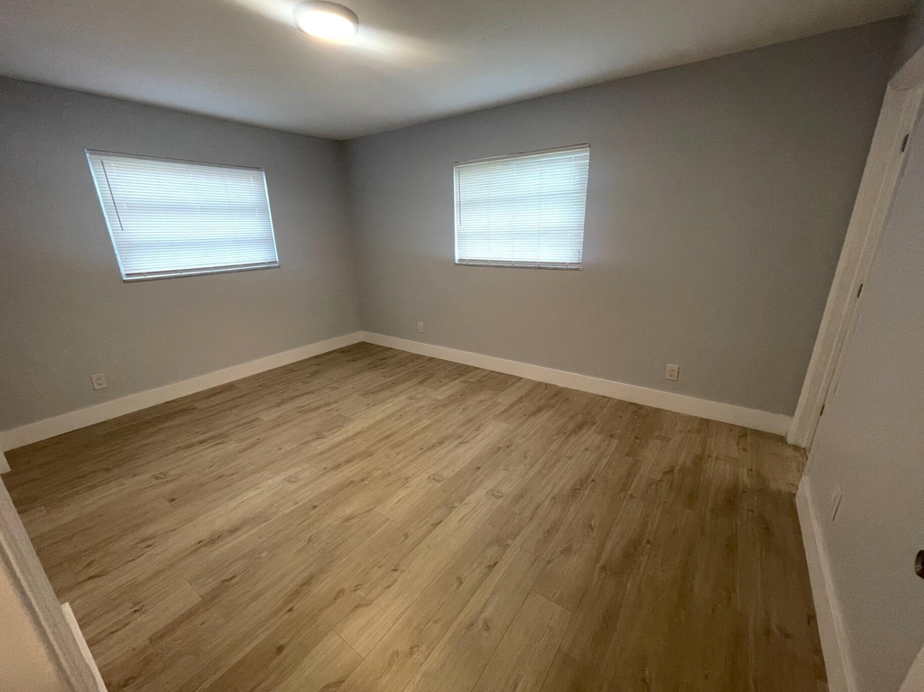 780 Ne 46th Court - Photo 6