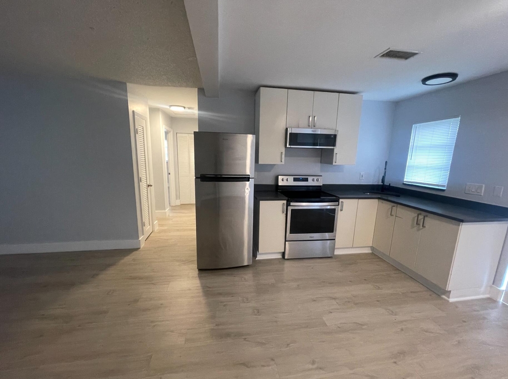 780 Ne 46th Court - Photo 9