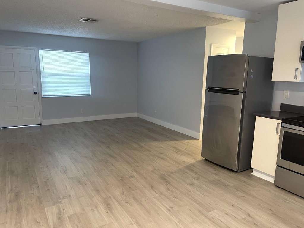 780 Ne 46th Court - Photo 13