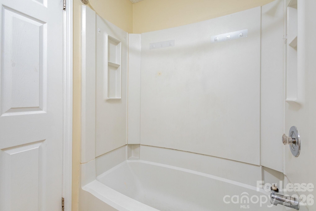 3131 Vestal Place - Photo 7